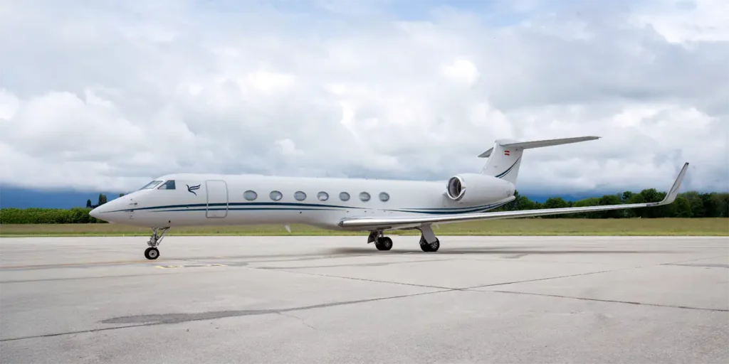 Gulfstream-G550-OE-ISN_exterior02