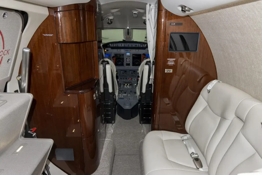 Cessna-Citation-XLS+-SN560-6291-cabin-to-cockpit