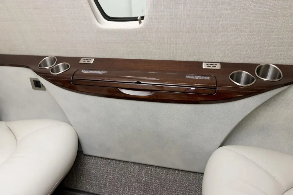 Cessna-Citation-XLS+-SN560-6291-folding-table-closed