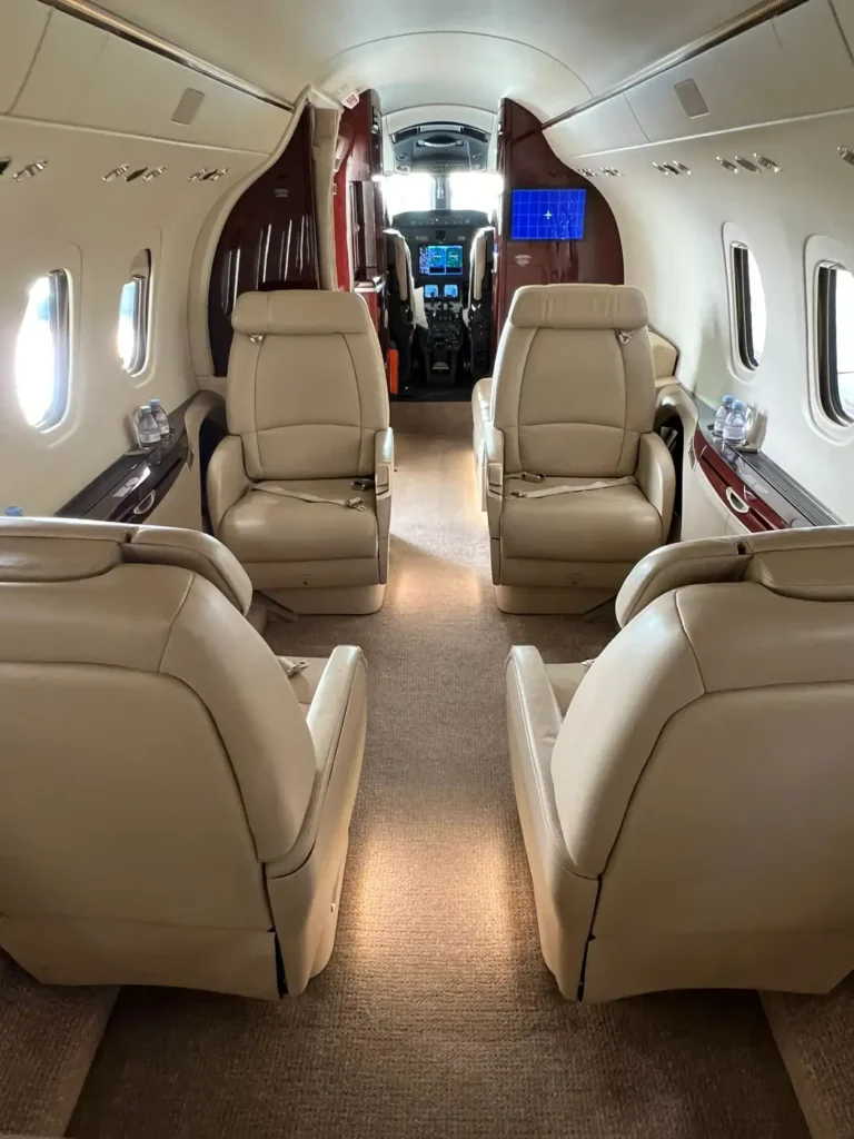 Citation-Latitude_OE-GLC_interior_front_facing