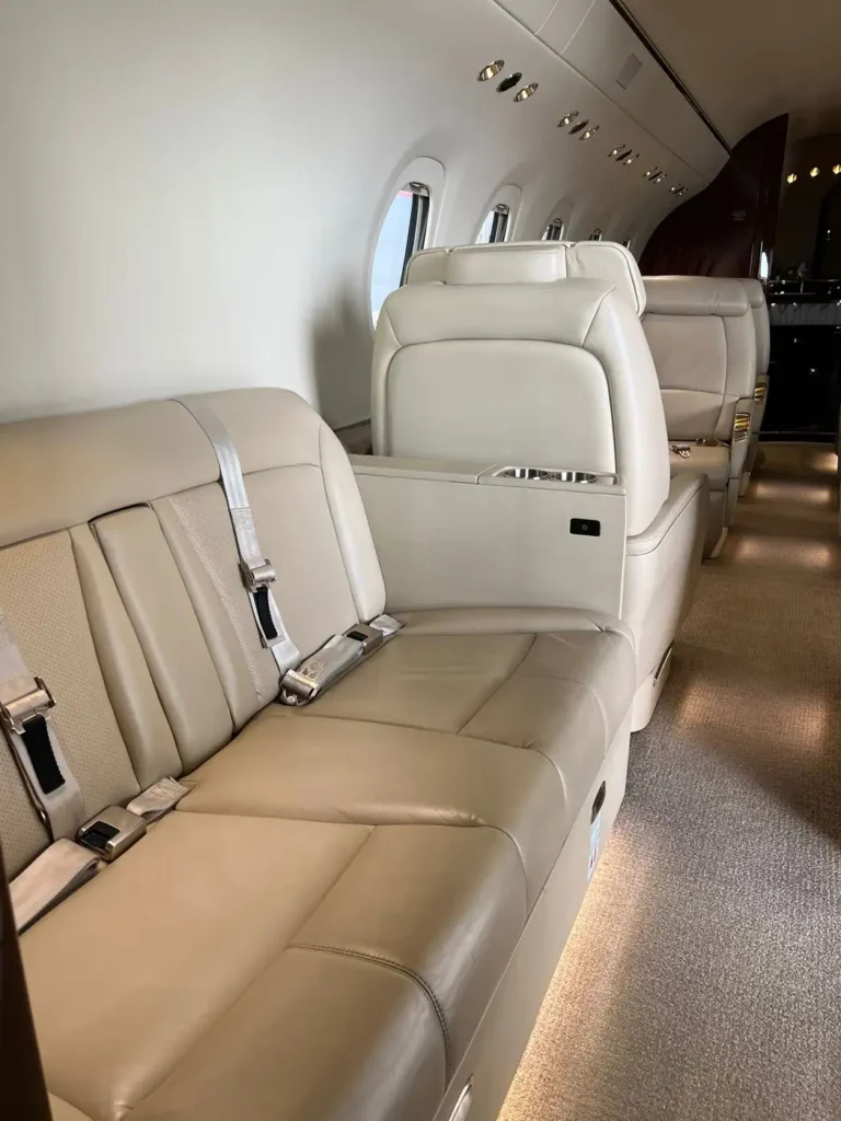 Citation-Latitude_OE-GLC_interior_seating