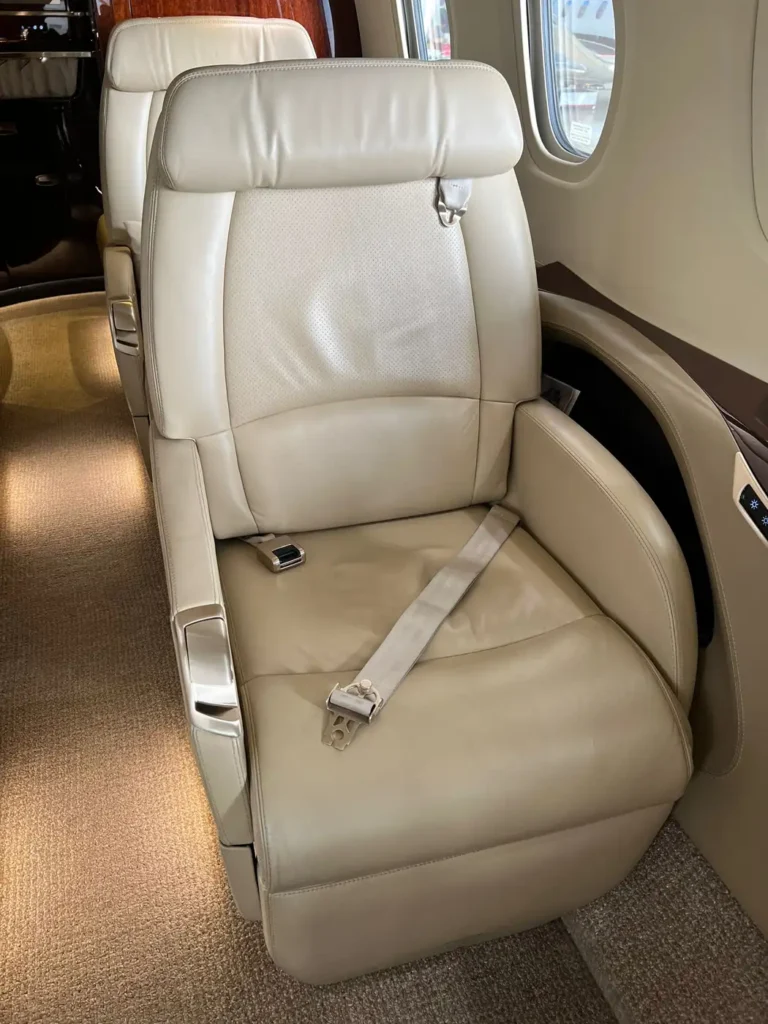Citation-Latitude_OE-GLC_single_seat_with_seatbelt2