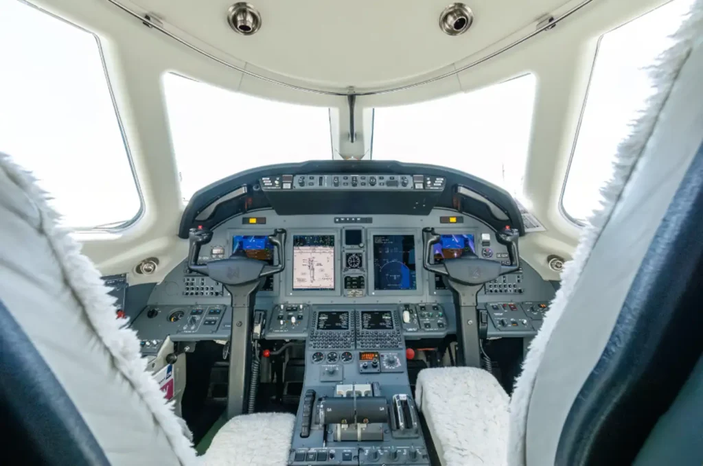Pyxis_Cessna_Citation_XLS+_OE-GEM_cockpit_2