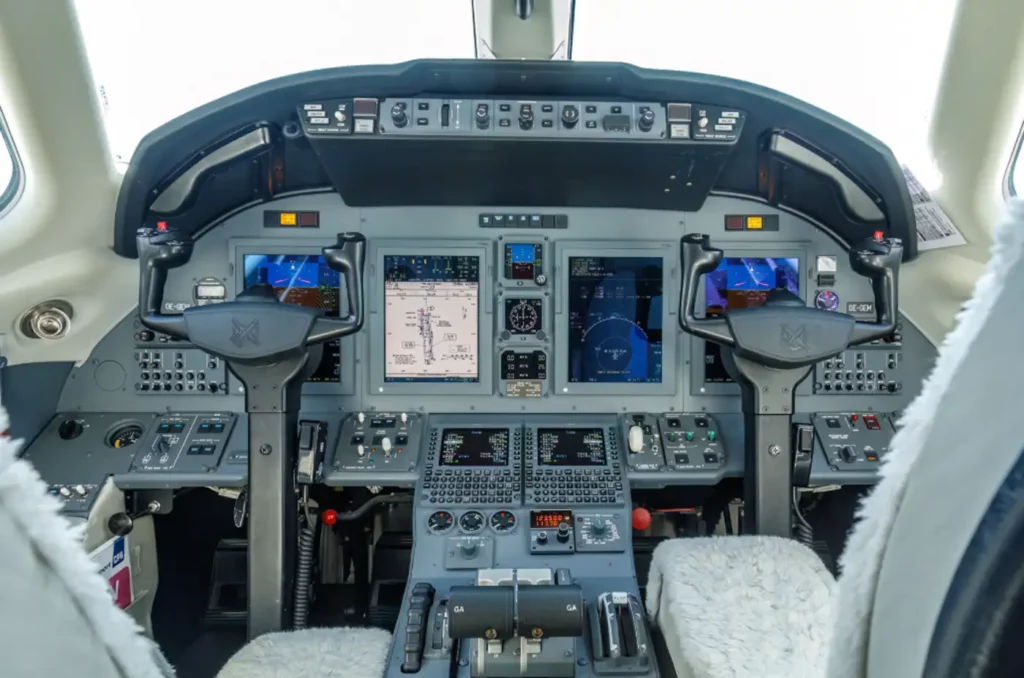 Pyxis_Cessna_Citation_XLS+_OE-GEM_cockpit_3