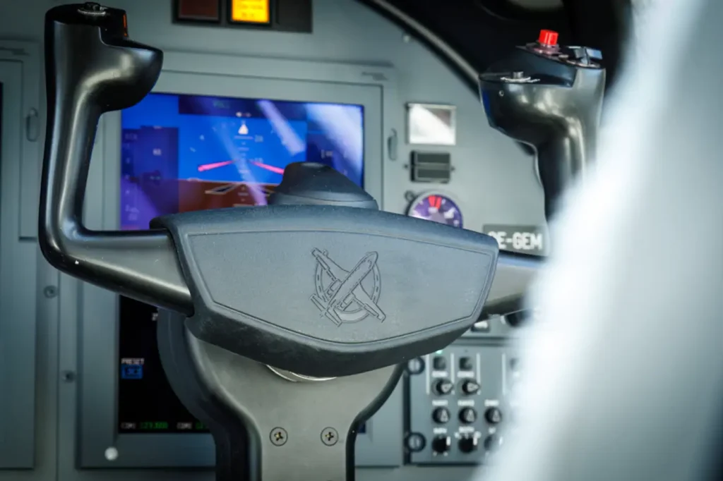 Pyxis_Cessna_Citation_XLS+_OE-GEM_cockpit_closeup