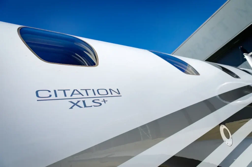 Pyxis_Cessna_Citation_XLS+_OE-GEM_exterior_window_and_aircraft_name