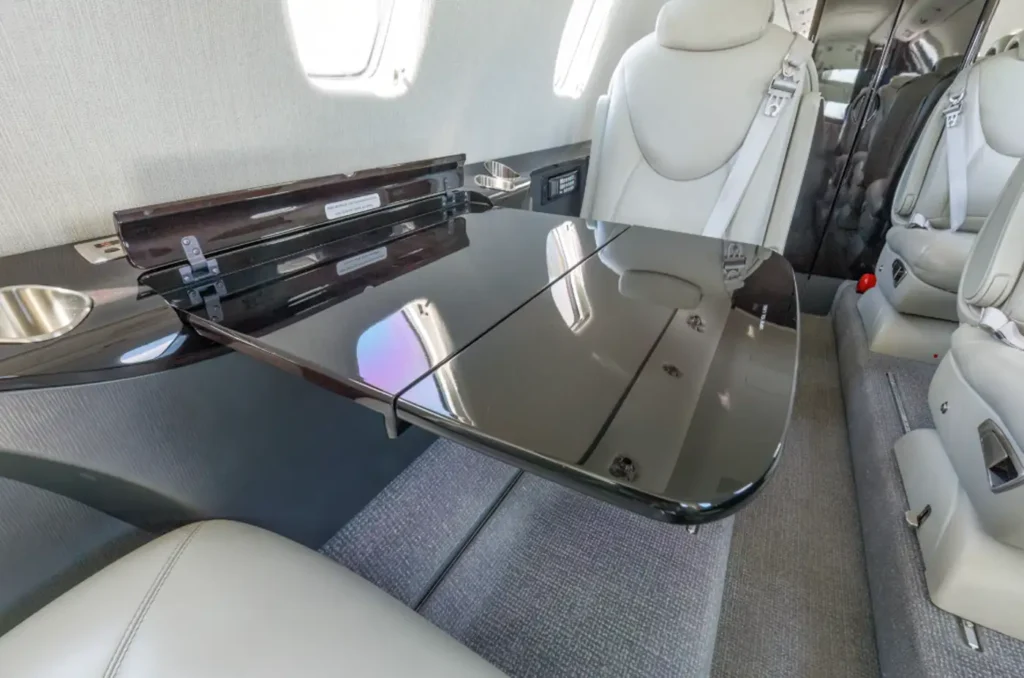 Pyxis_Cessna_Citation_XLS+_OE-GEM_interior_foldable_table