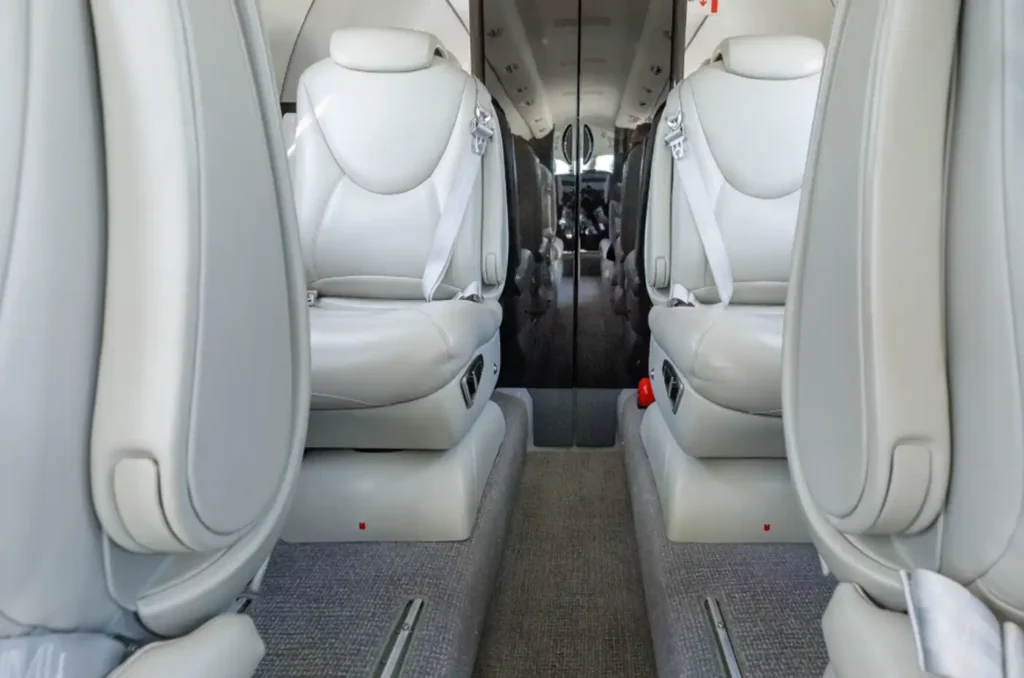 Pyxis_Cessna_Citation_XLS+_OE-GEM_interior_seating_close_up