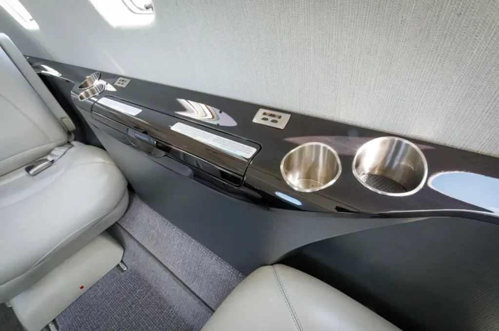 Pyxis_Cessna_Citation_XLS+_OE-GEM_interior_seating_with_cup_holder