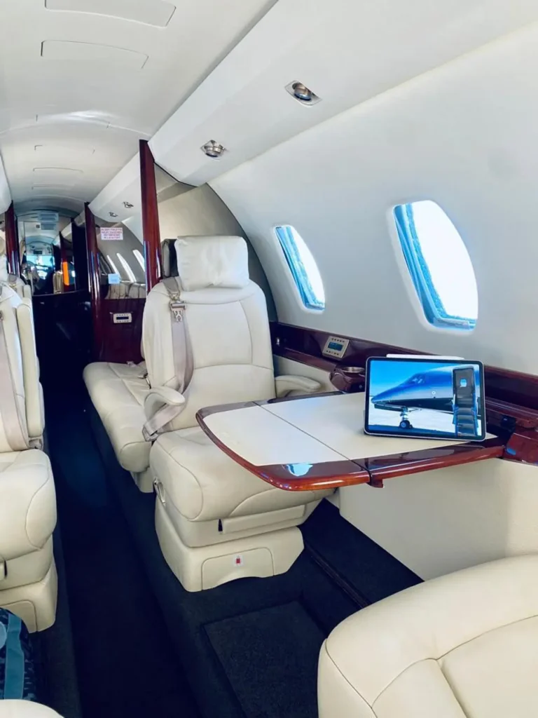 Avcon Jet_Cessna_Citation_X_OE-HWJ_interior 3