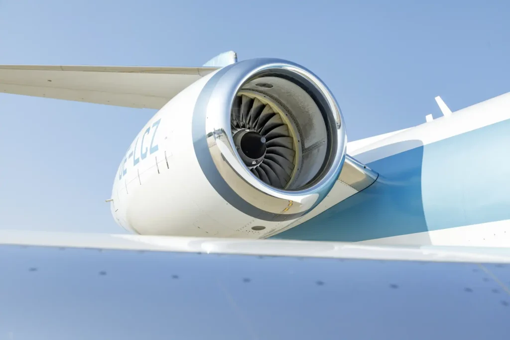Close-up of the left engine fan blades on Gulfstream G550 SN:5562, captured with high detail and chrome trim, with part of the tail number OE-LCZ visible.