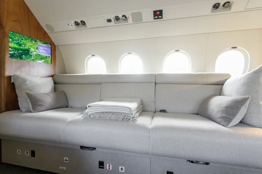Pyxis-Dassault_Falcon_2000LX-9H_HAM-int-2