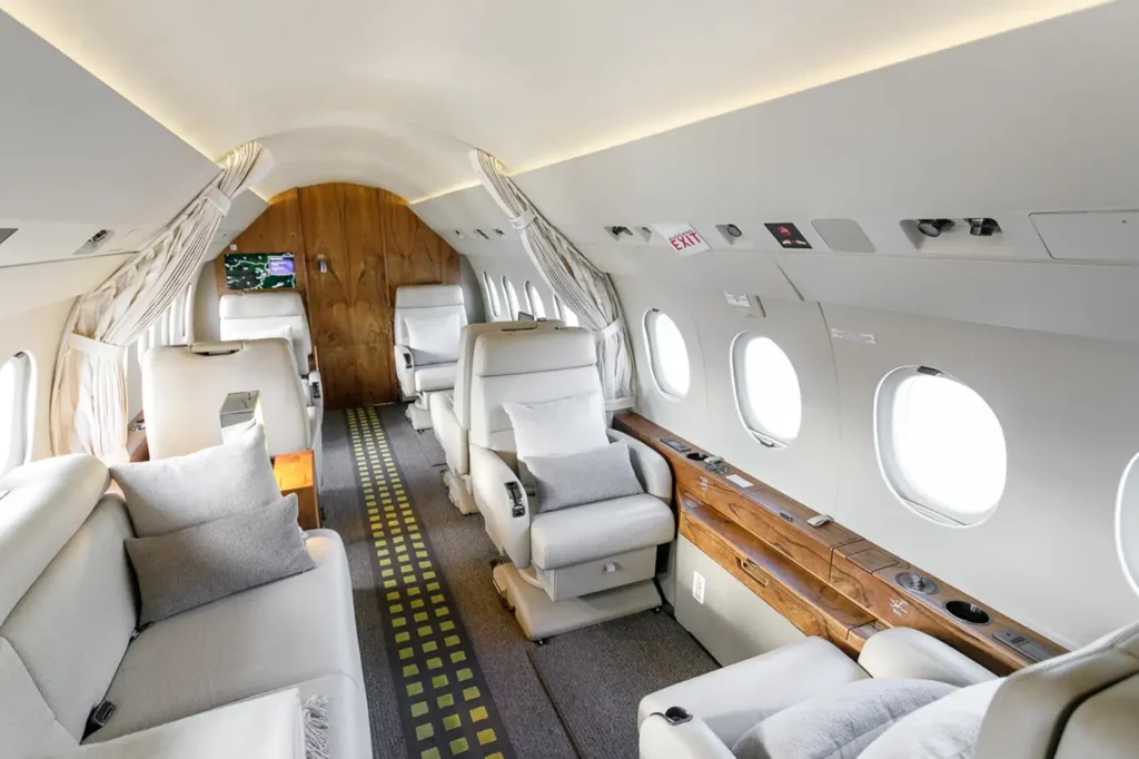 Pyxis-Dassault_Falcon_2000LX-9H_HAM-int-3