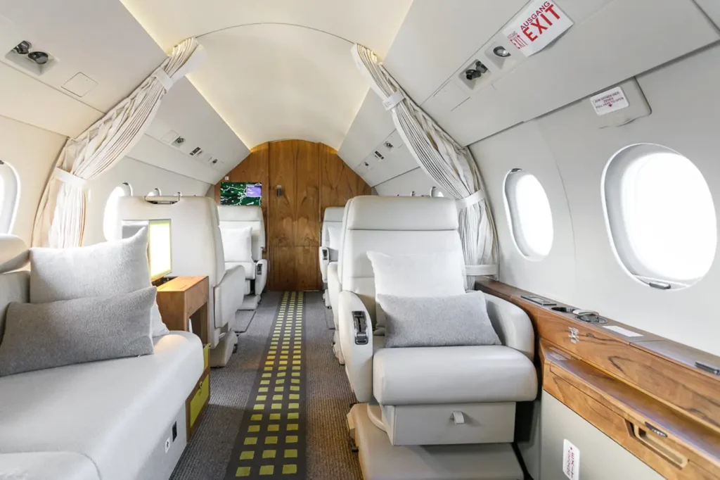 Pyxis-Dassault_Falcon_2000LX-9H_HAM-int-4