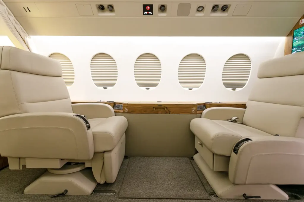 Pyxis-Dassault_Falcon_2000LX-9H_HAM-int-8