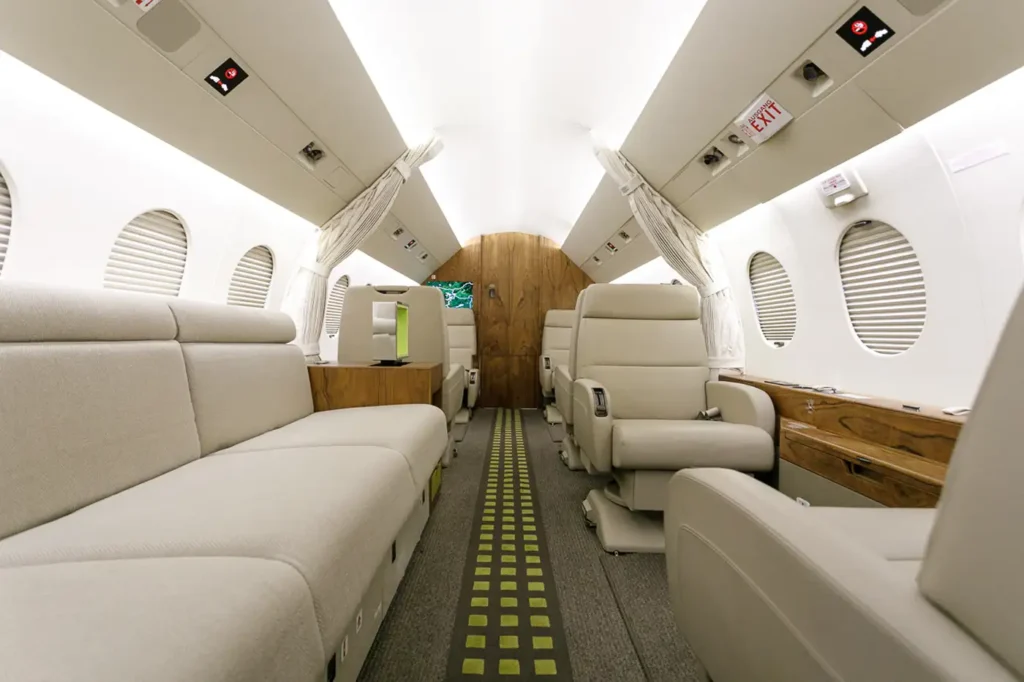 Pyxis-Dassault_Falcon_2000LX-9H_HAM-int-9