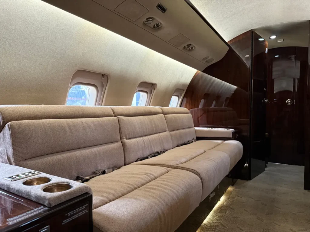 Bombardier_Challenger_850_SN_8073_OE-LVS_interior01