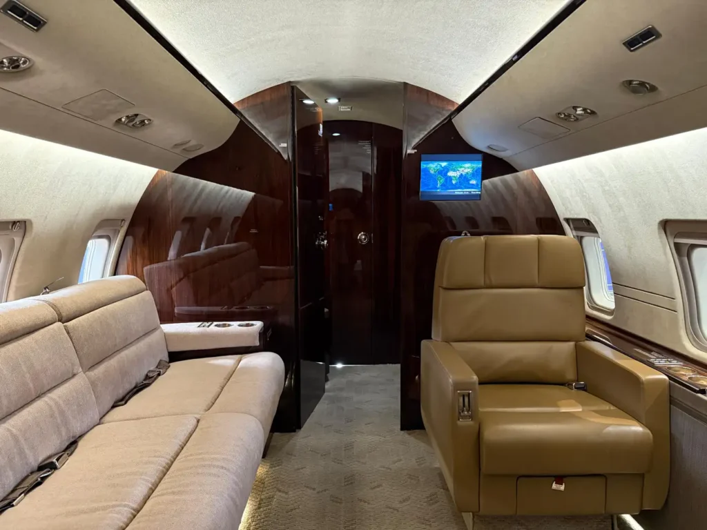Bombardier_Challenger_850_SN_8073_OE-LVS_interior02