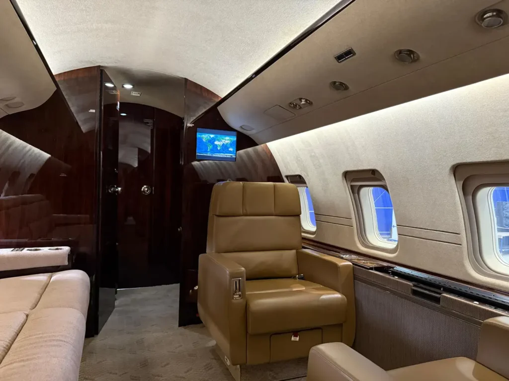 Bombardier_Challenger_850_SN_8073_OE-LVS_interior04