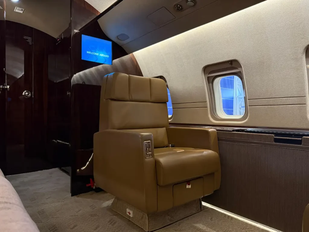Bombardier_Challenger_850_SN_8073_OE-LVS_interior08