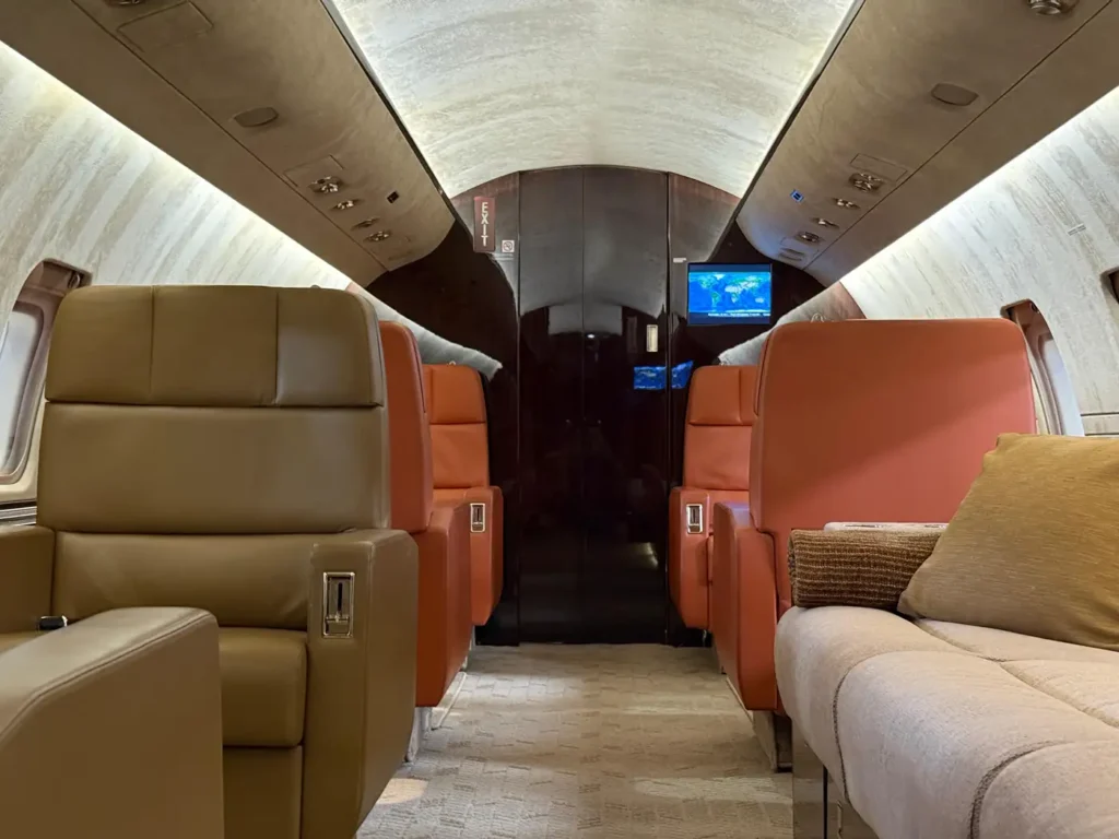 Bombardier_Challenger_850_SN_8073_OE-LVS_interior10