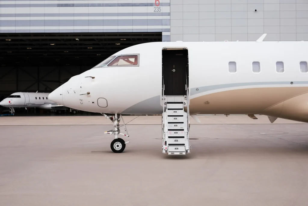 Pyxis-Bombardier_Global_5000-ext-OE_LHU-09