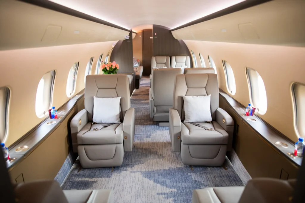 Pyxis-Bombardier_Global_5000-int-OE_LHU-00