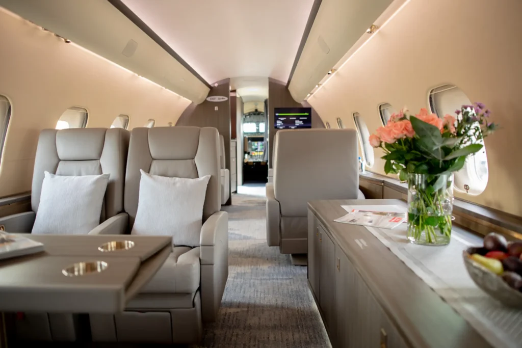 Pyxis-Bombardier_Global_5000-int-OE_LHU-07